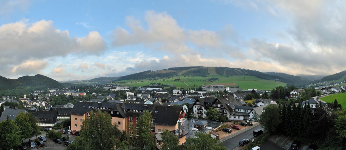 Panorama von Willingen (Upland) mit dem Ettelsberg im Hintergrund